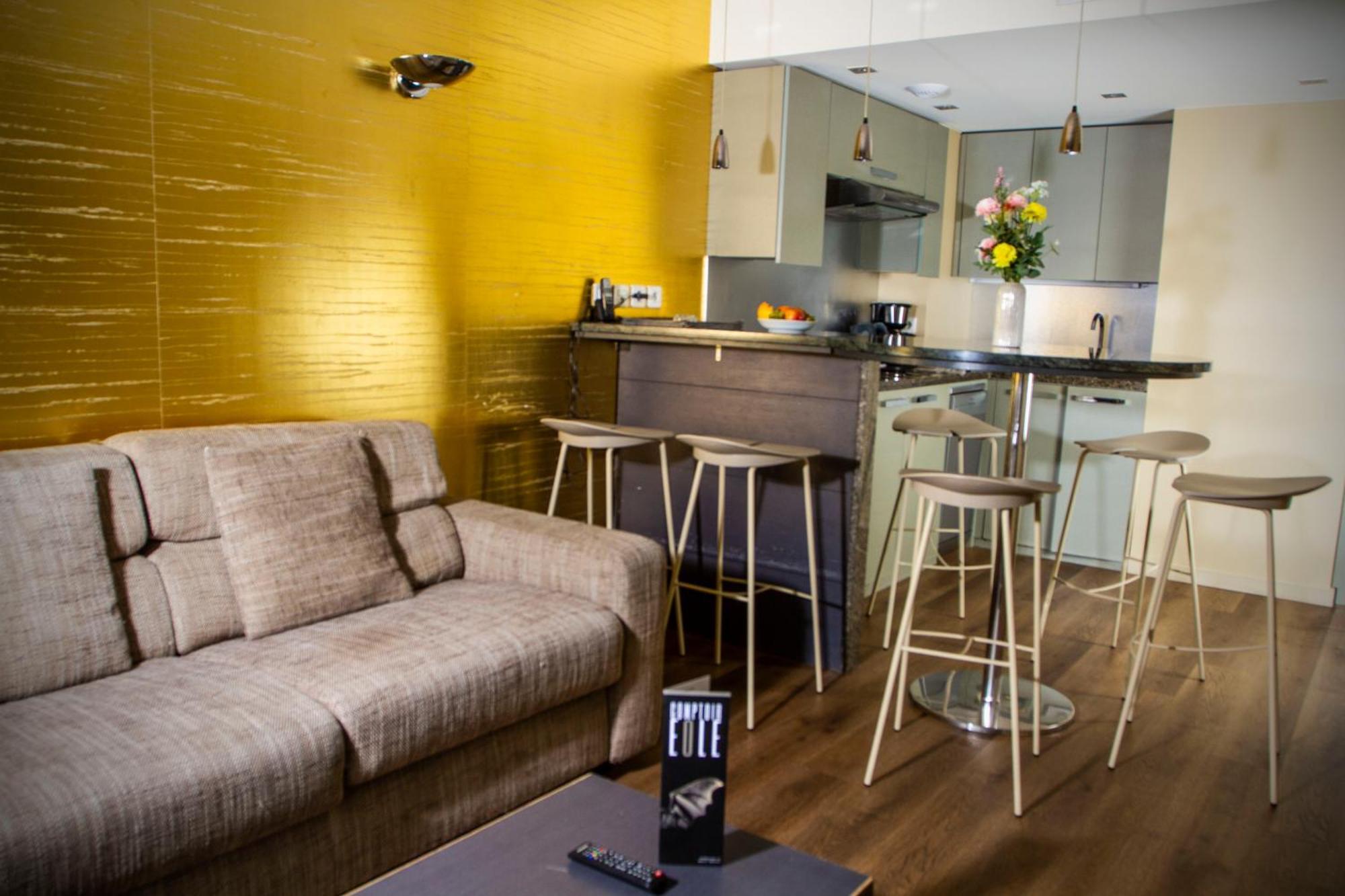 Two-Bedroom and Living Room with Sofa bed Apartment,1603732580:JPEG