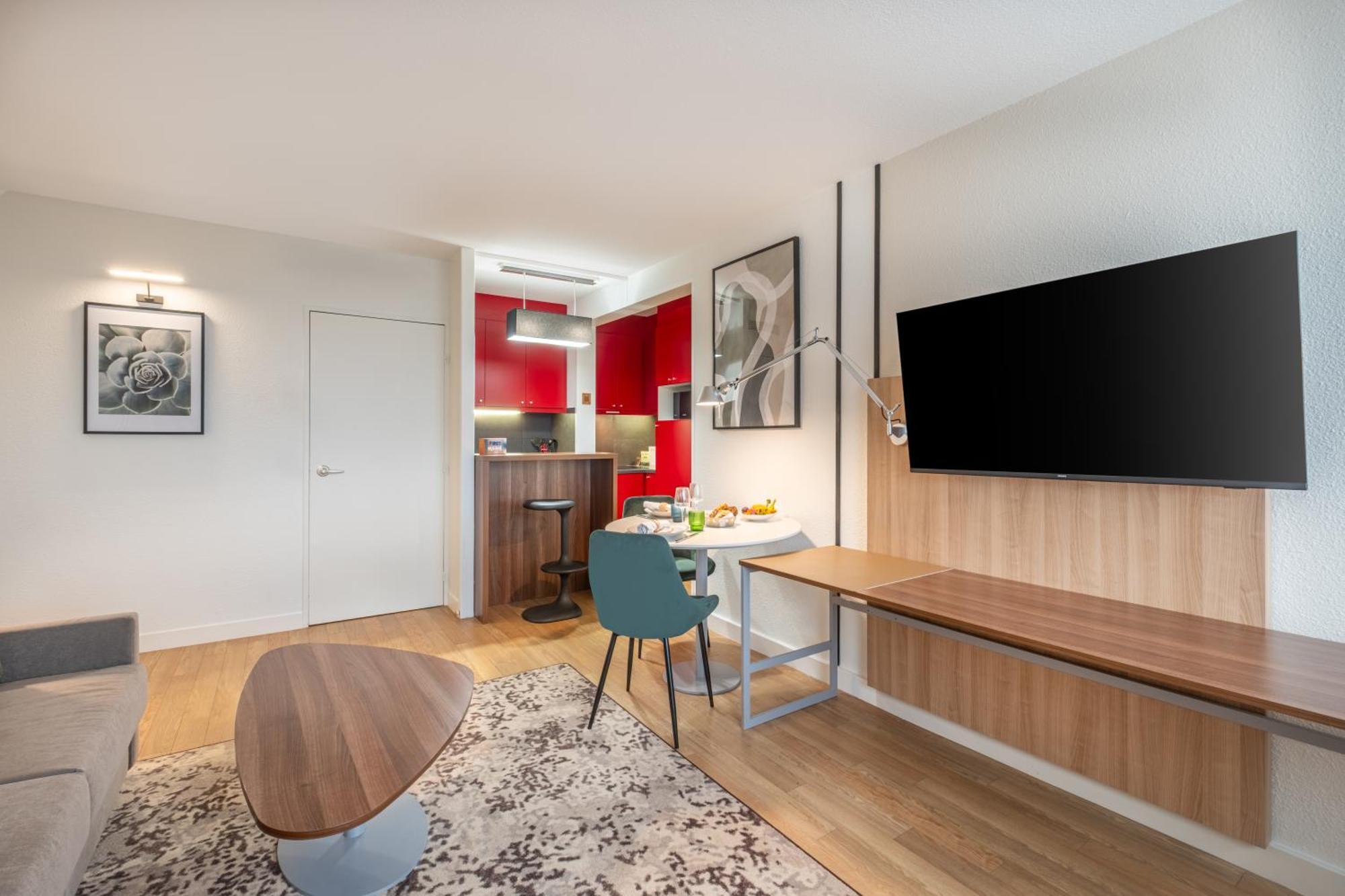One-Bedroom Apartment Balcony,1710590434:JPEG